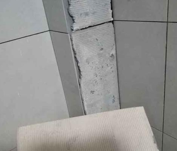 获嘉瓷砖空鼓维修公司分享下厨房瓷砖脱落的补救措施。